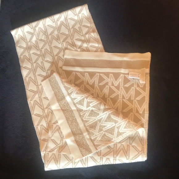 NWOT Micheal Kors scarf - Picture 3 of 6